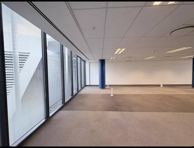 1,292M² OFFICE TO LET IN WATERFALL